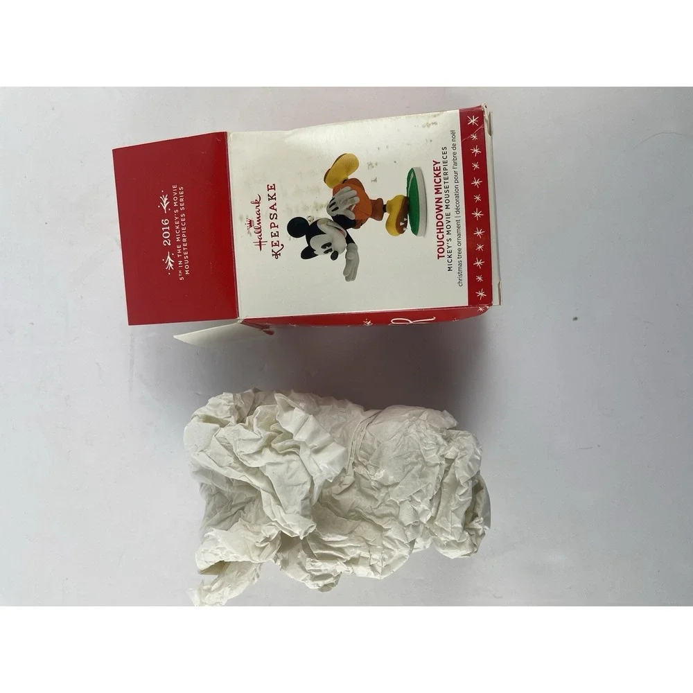 2016 Hallmark Keepsake Christmas Disney Ornament-Touchdown Mickey-Artist Crafted